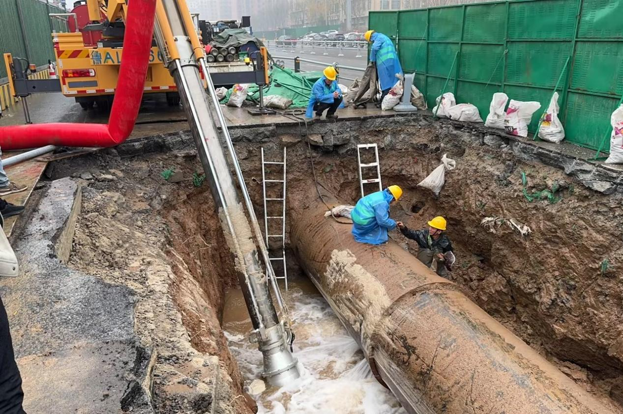 濟南水務集團圓滿完成鳳凰路高架橋配套供水管線新舊管道水源切換工作